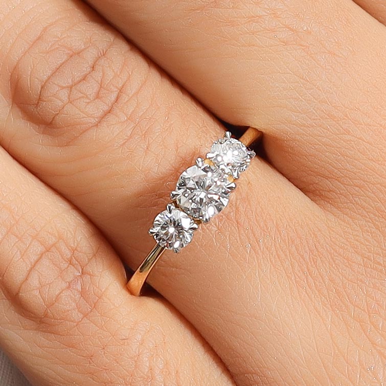 Round Brilliant Diamond Three Stone Engagement Ring in 4K Gold